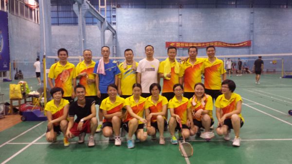 伟昌铝材“华羽”羽毛球协会举行“中秋”杯羽毛球角逐