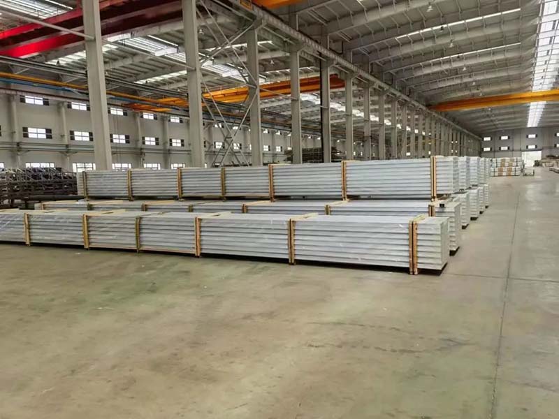 mg冰球突破铝材厂房内建材摆放整齐